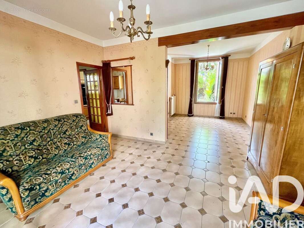 Maison 170 m² à Villeneuve-Le-Roi  - photo 5