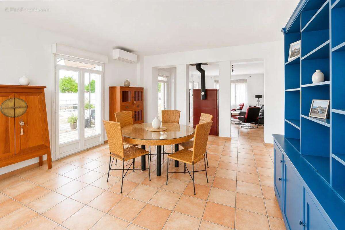 Maison rénovée de 180 m² piscine et toit terrasse à Mussidan - photo 3