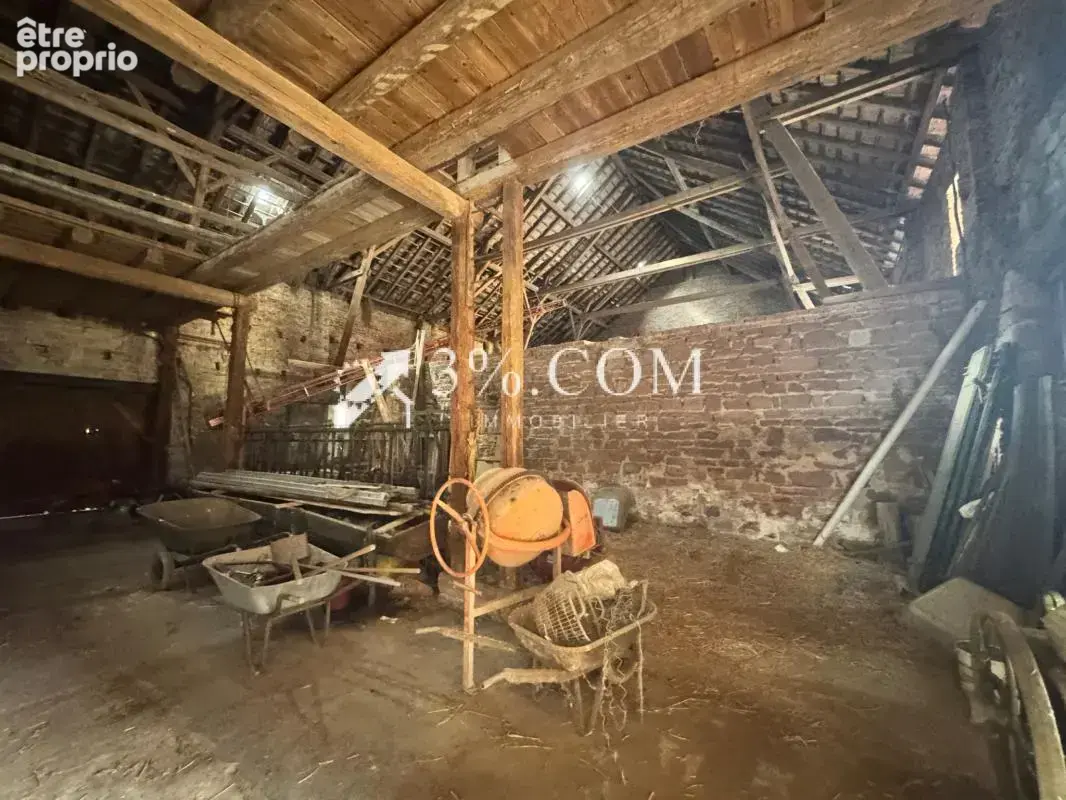 3%COM Corps de ferme avec dépendances sur 22 ares - photo 9