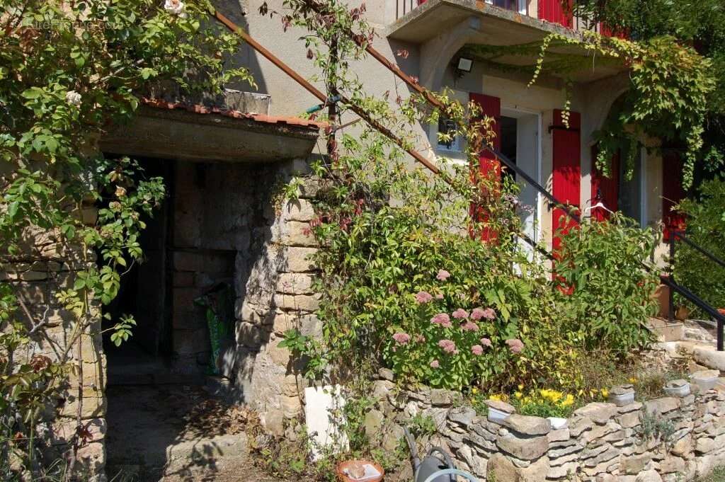 Maison à BEYNAC-ET-CAZENAC