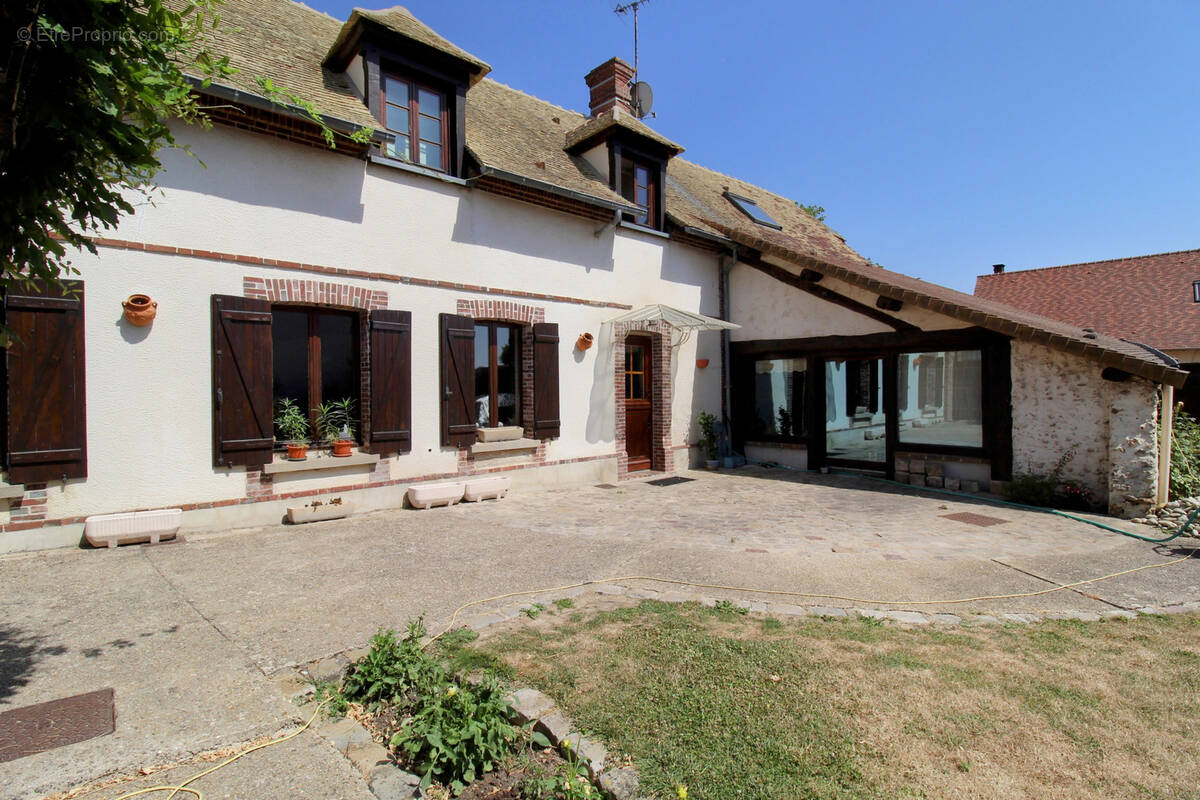 Maison à HOUDAN