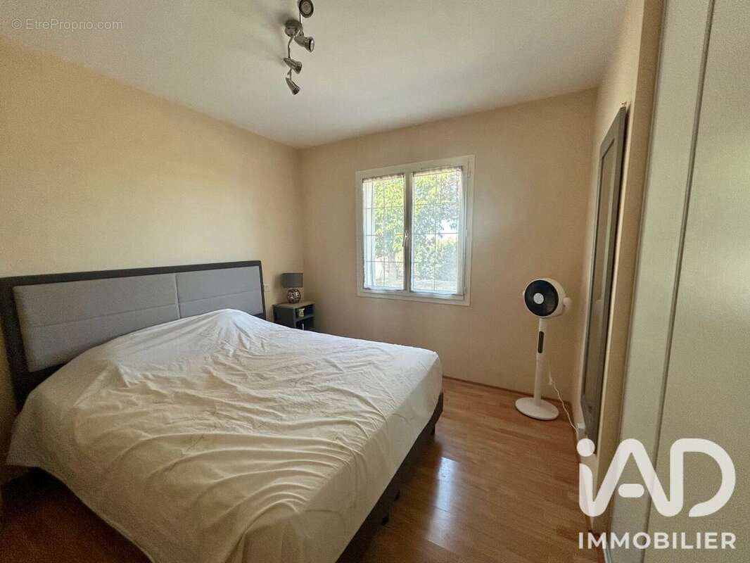 Maison 140 m² à Neuille  - photo 9