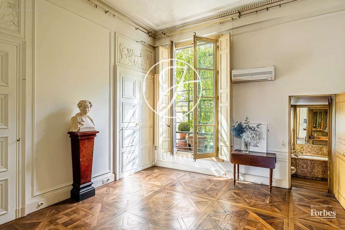 Appartement à PARIS-7E