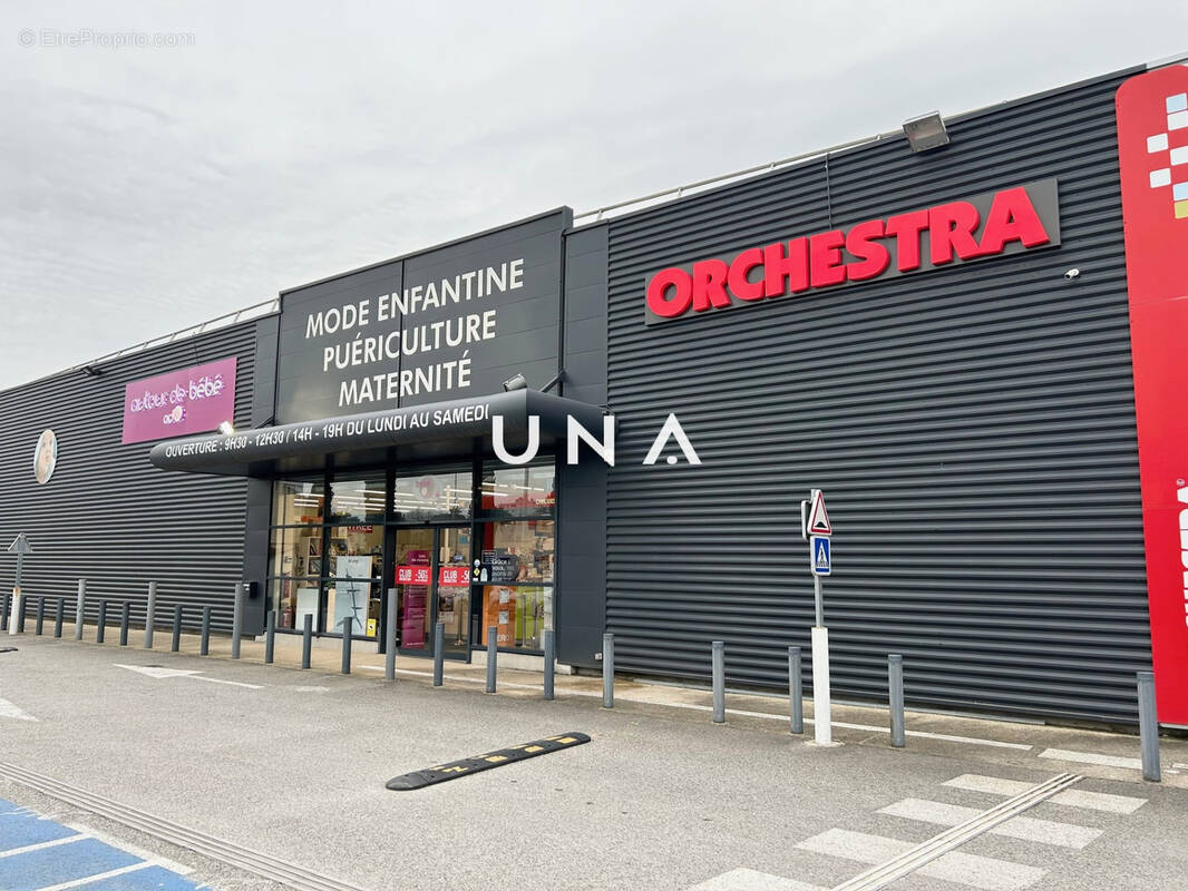 Commerce à BAGNOLS-SUR-CEZE