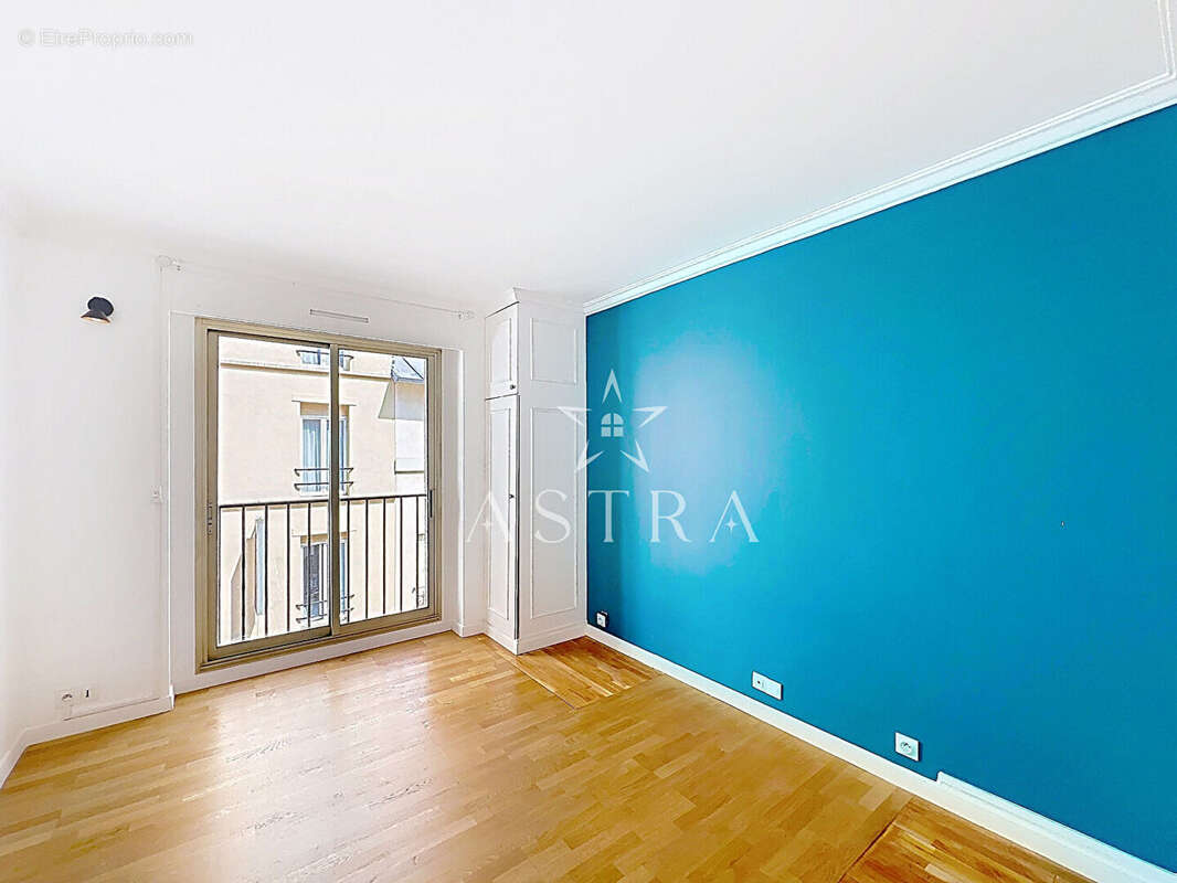 Appartement à PARIS-14E