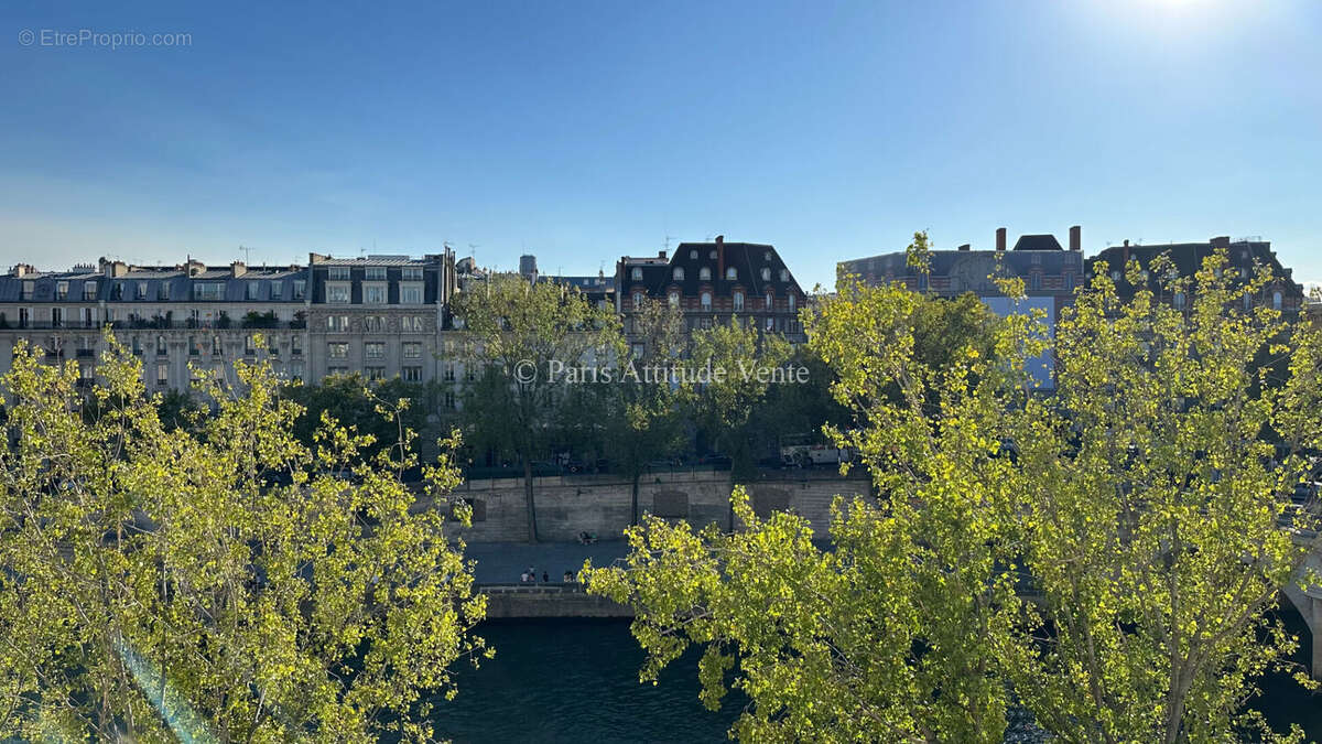 Appartement à PARIS-1E