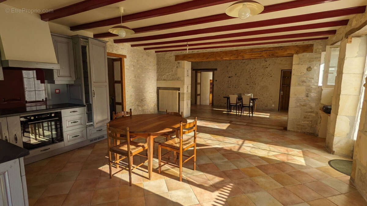 Maison à LA CHAPELLE-BATON