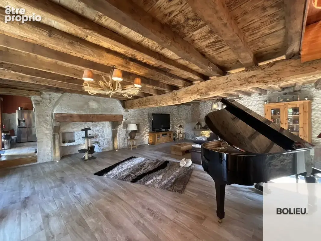 Maison de caractère -  5 chambres, grange et garage - photo 2