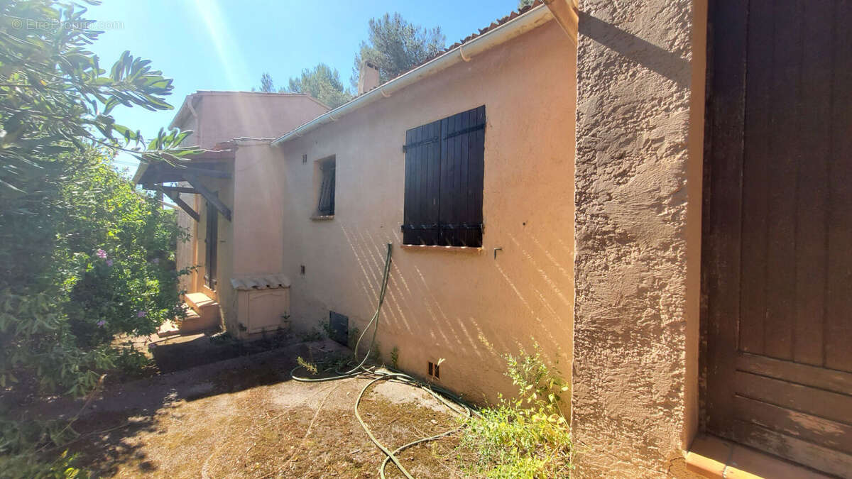 A VENDRE La Seyne Sur Mer Fabregas, VILLA  4 pièce(s) 111.5m2 de plain pied  AVEC GARAGE ET JARDIN - photo 3