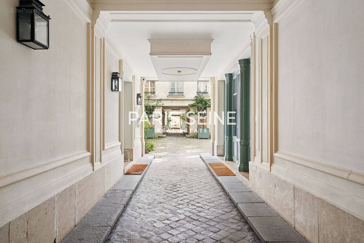 Appartement à PARIS-7E