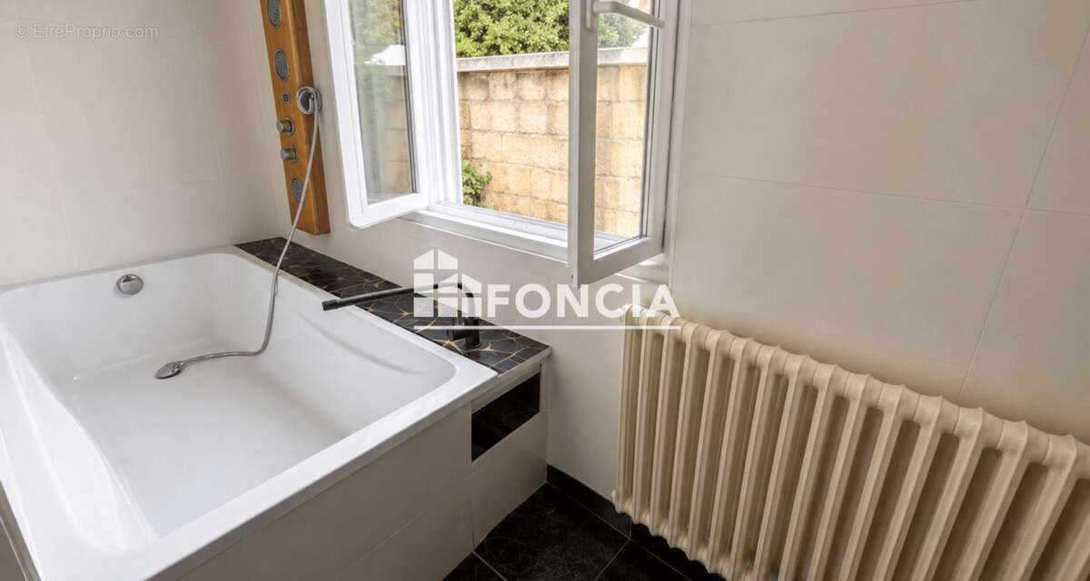 Propriété de caractère  en plein coeur de Rochefort - photo 13
