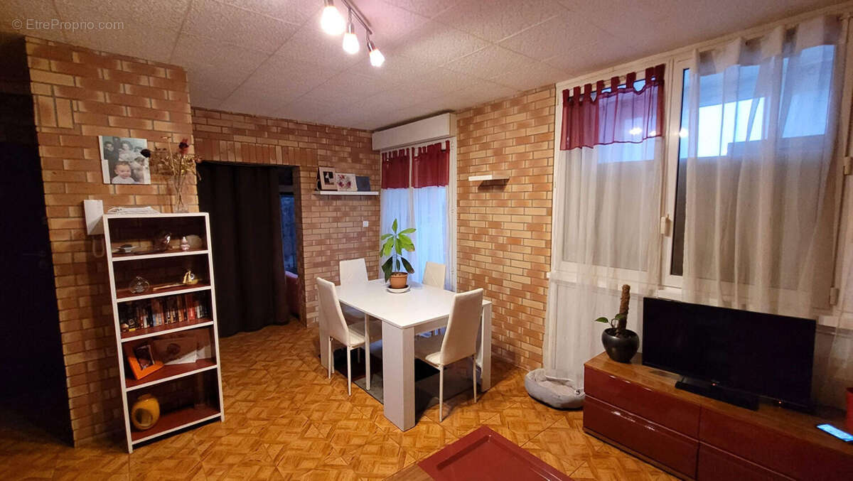 Appartement 87 m² à Mourenx  - photo 3