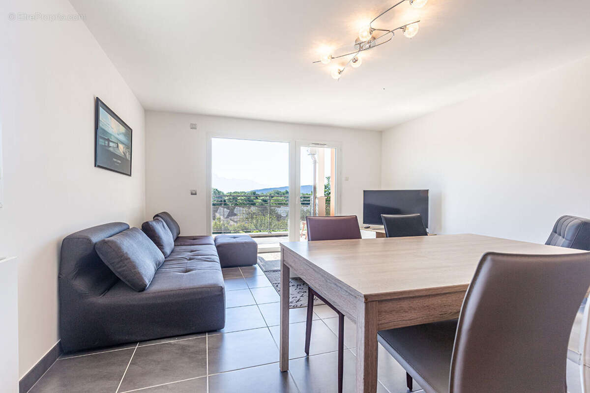 Appartement à POISY