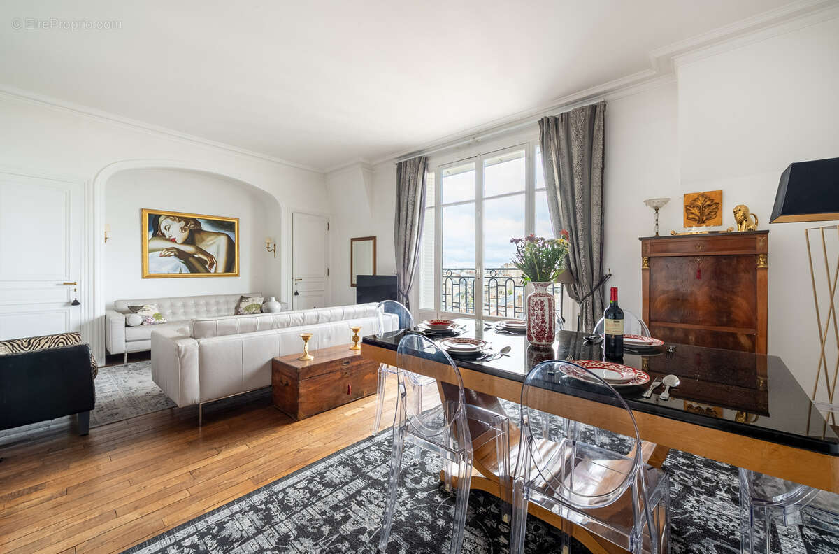 Appartement à PARIS-16E