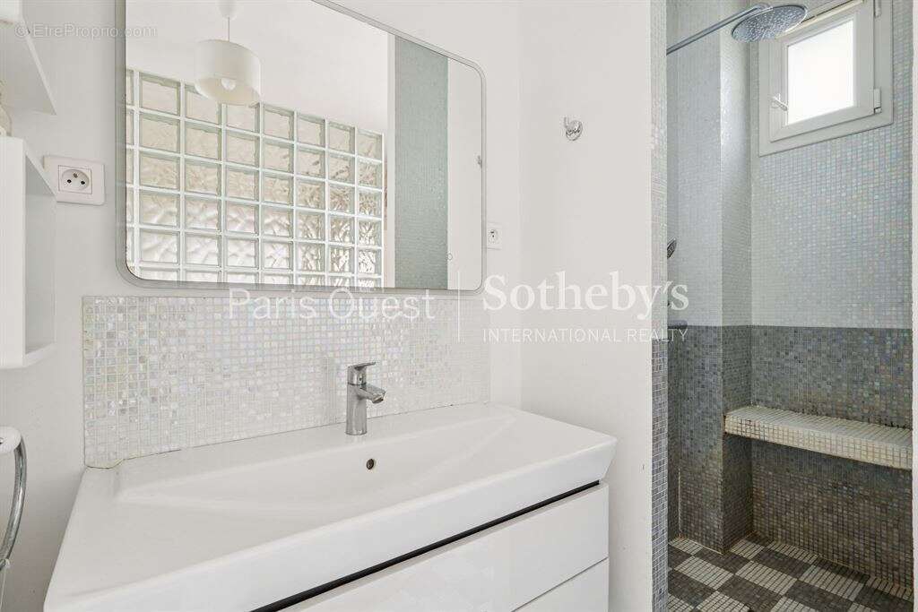 Appartement à NEUILLY-SUR-SEINE