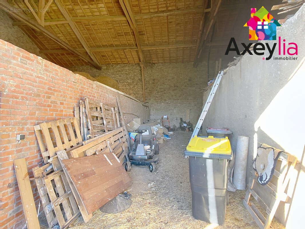 Maison à SAINT-BONNET-DES-QUARTS