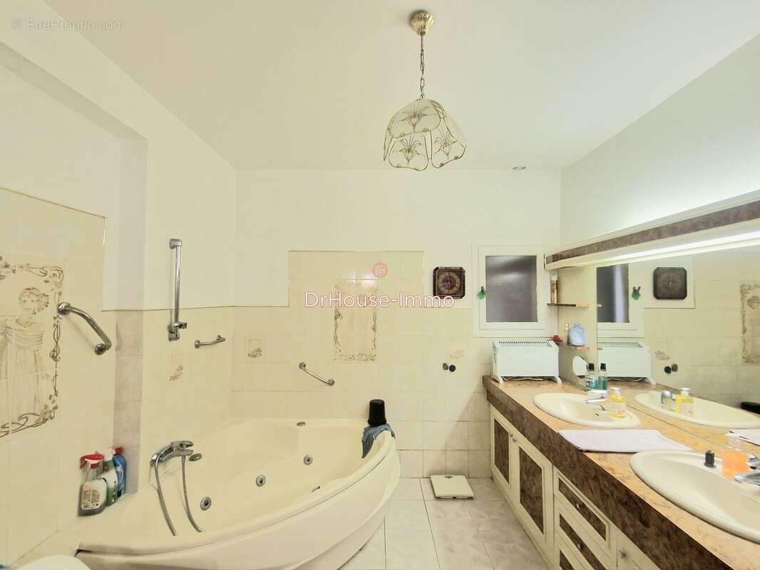 Maison à BONNEUIL-SUR-MARNE