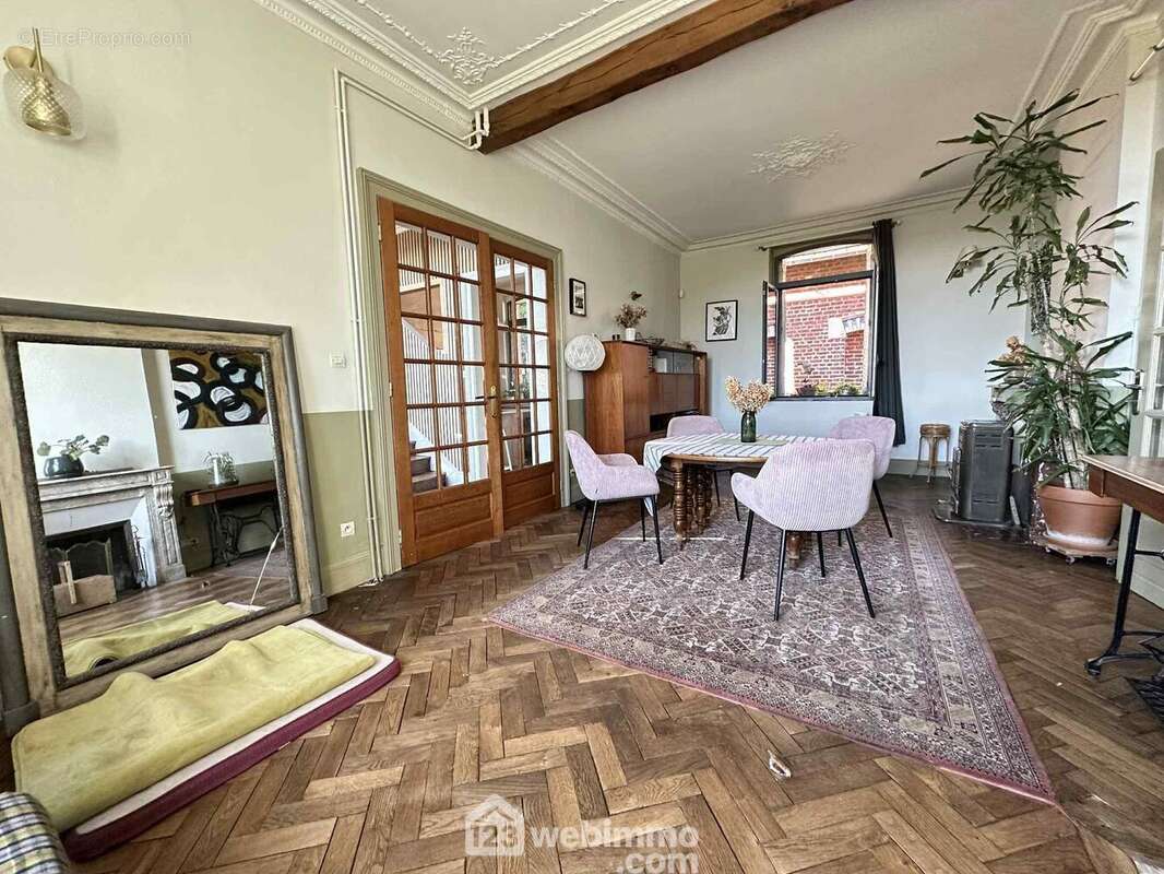 Idéal pour y recevoir vos convives - Maison à LAON