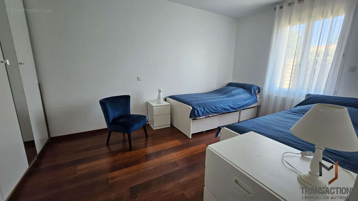 Maison à SAINT-HILAIRE-DE-CHALEONS