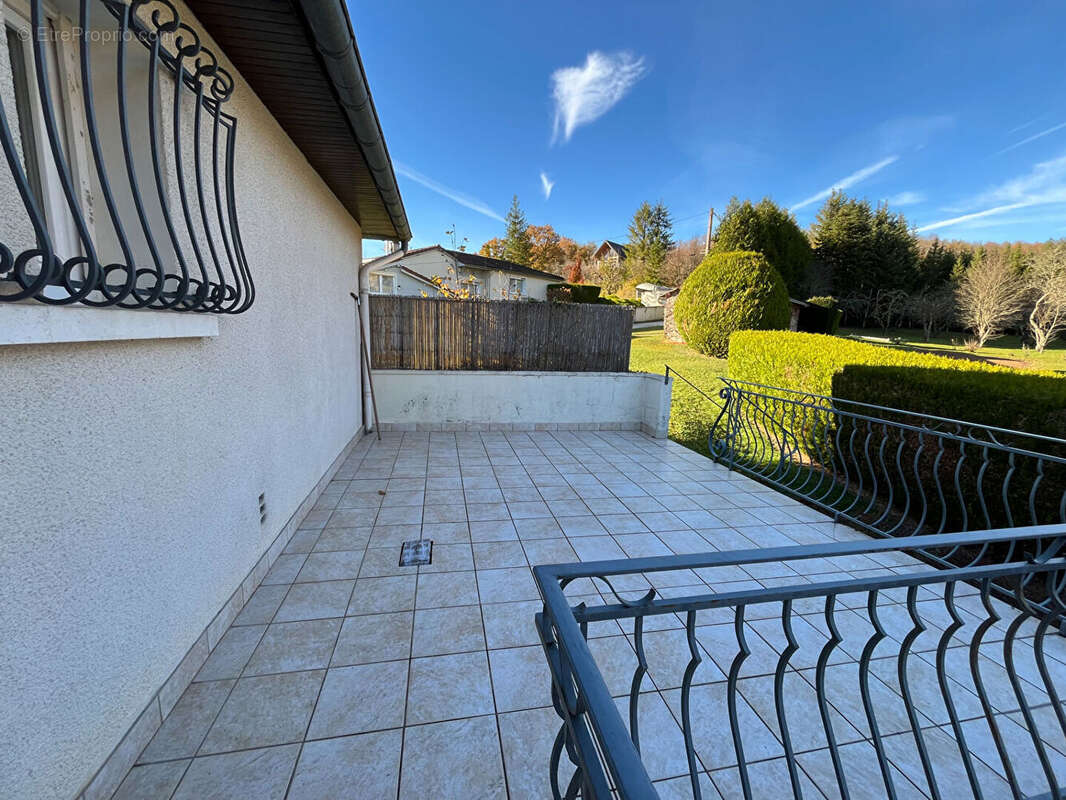 Maison à COURTIVRON