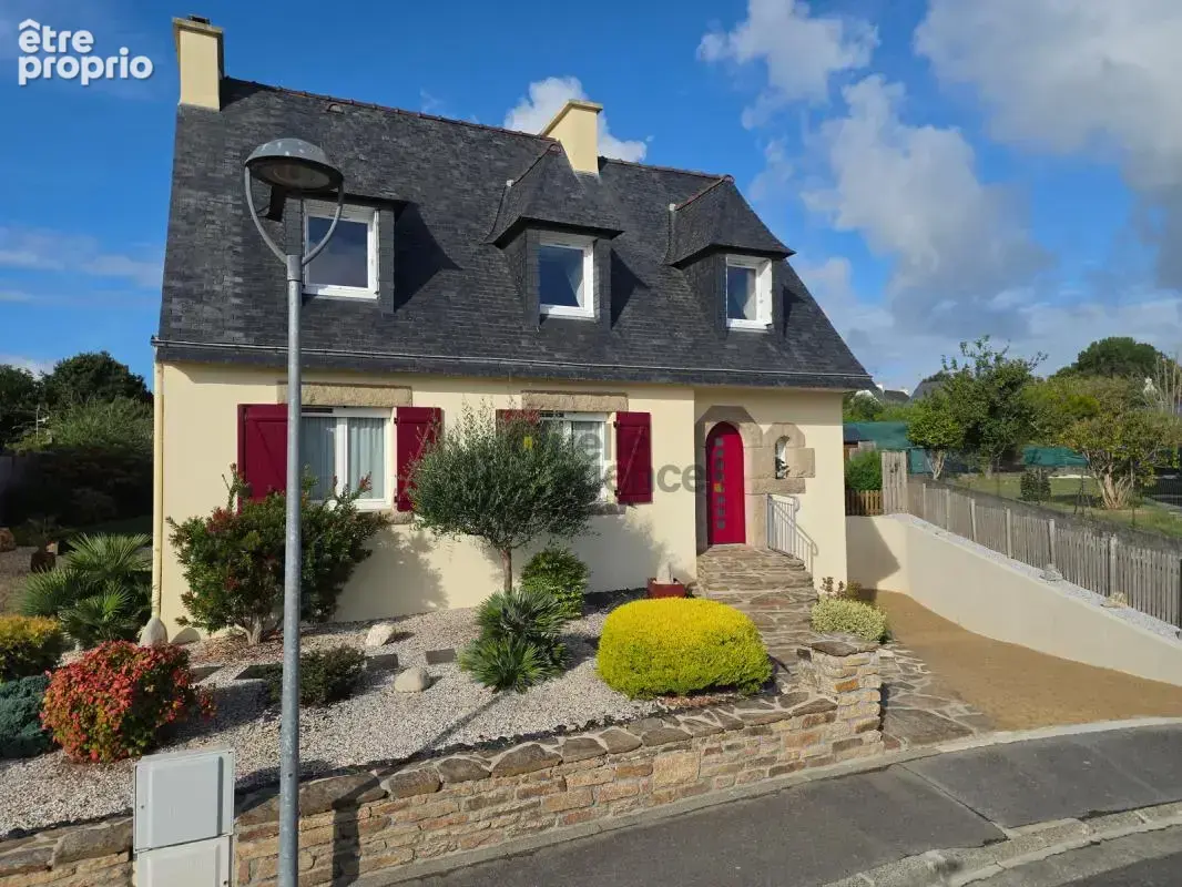 Maison à LE RELECQ-KERHUON