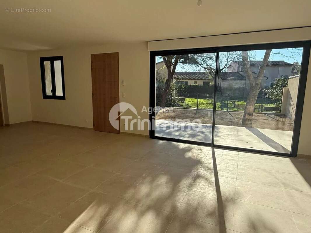 Maison à MORIERES-LES-AVIGNON