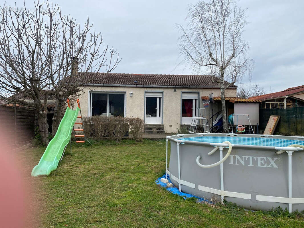 Maison à AIGUEFONDE
