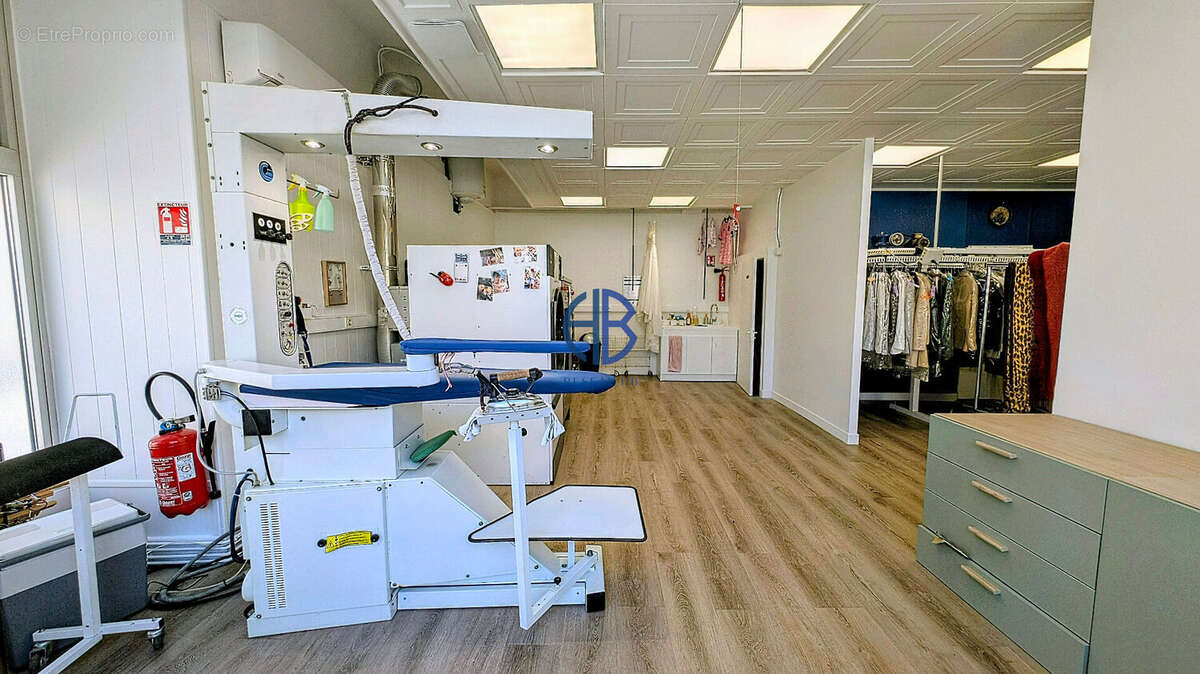 Commerce à SAINT-ETIENNE-DE-SAINT-GEOIRS