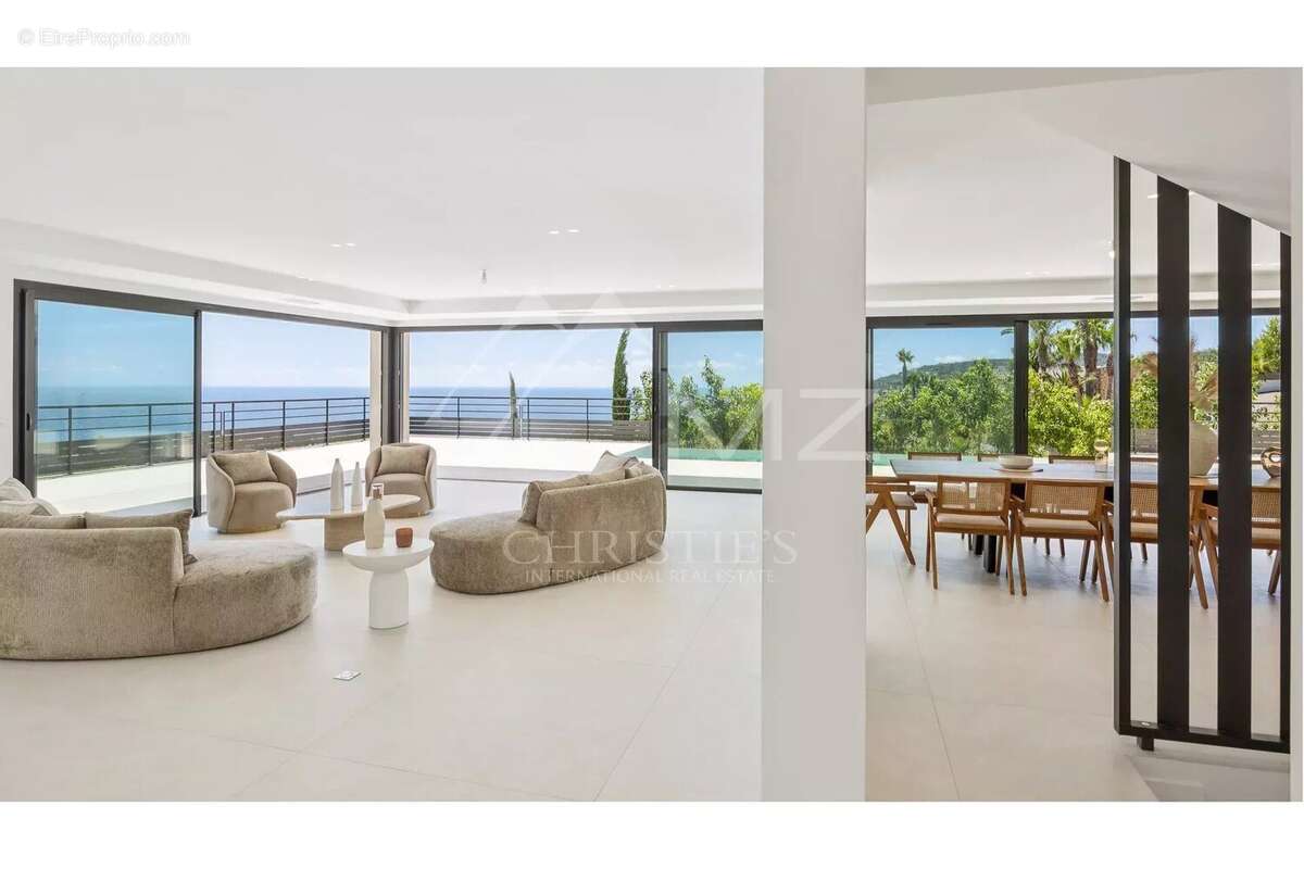 Villa contemporaine d’exception avec vue panoramique sur la mer et le Massif de l’Estérel Un bien rare où l’élégance rencontre l - photo 13