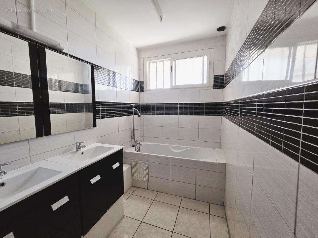 Appartement à SAINT-DENIS