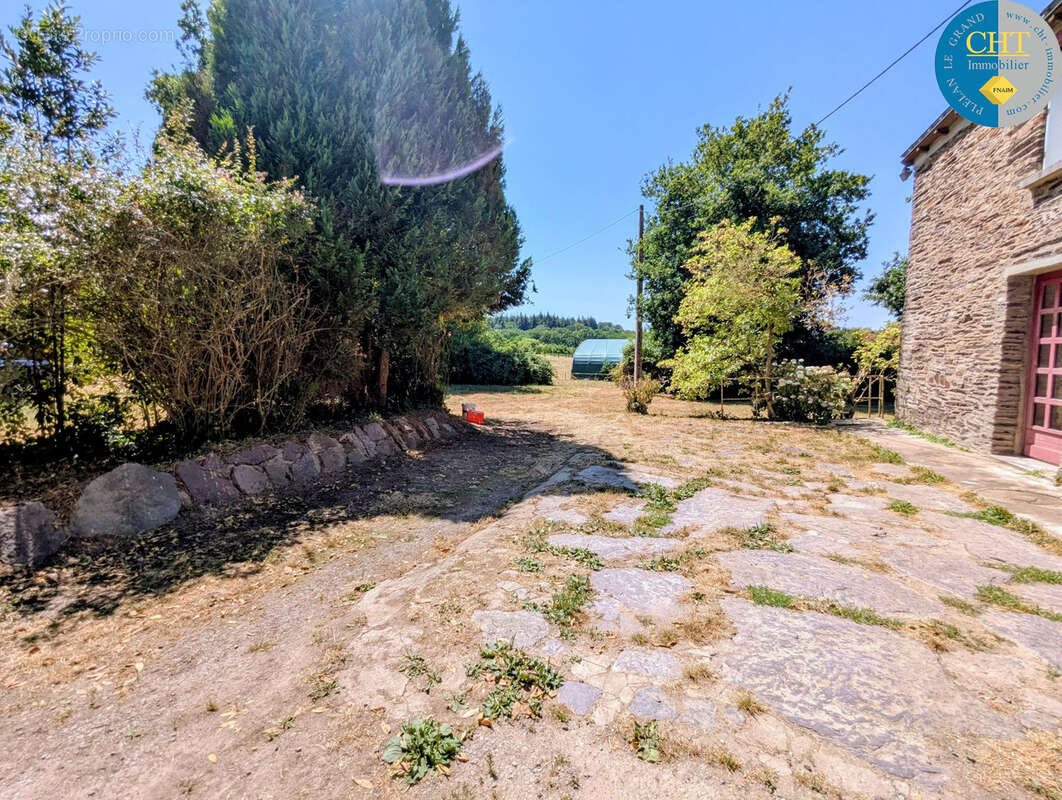 Charme et Authenticité : Longère en pierres sur vaste terrain à Monteneuf (56380) - photo 20