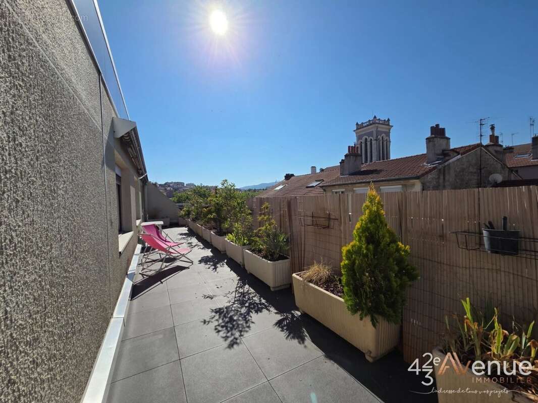 Appartement 143 m² à Saint-Etienne  - photo 2