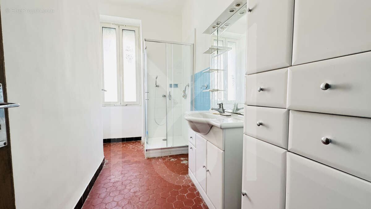 Appartement à MARSEILLE-4E