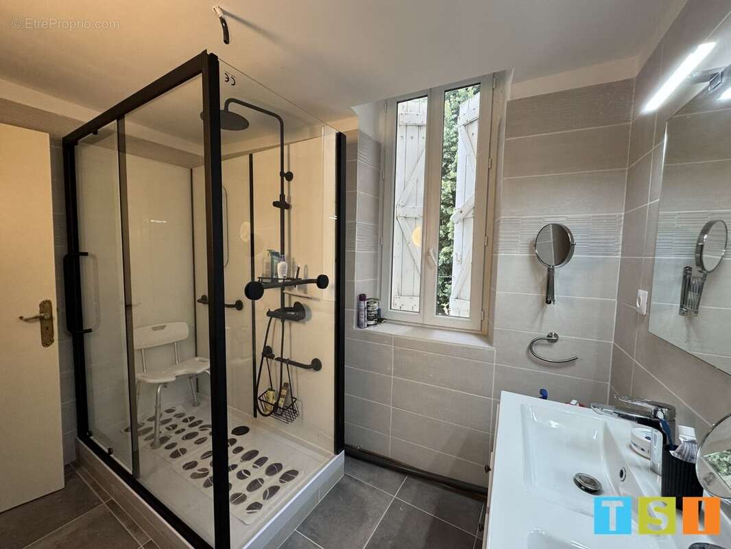 Au cur de Miramont-de-Comminges - ensemble immobilier - maison de caractère de 135 m² - vaste local commercial 100 m² sur 593m² - photo 32