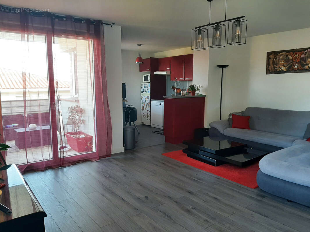 EXCLUSIVITE A POMPERTUZAT- Bel appartement T3 en dernier étage - photo 3