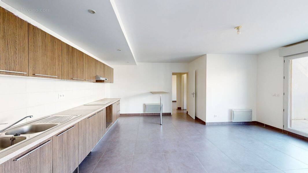 Appartement à MARSEILLE-4E