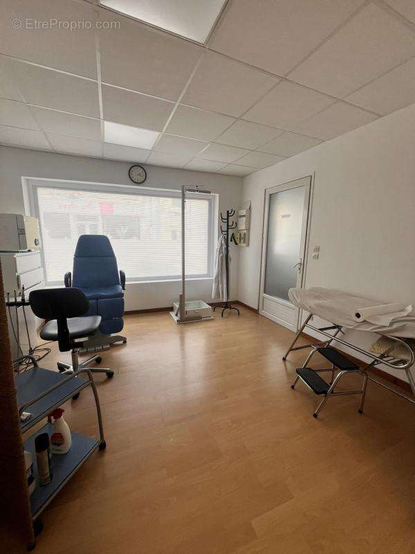 Caudry centre : immeuble mixte  – local 45m² + duplex  65m² - photo 3