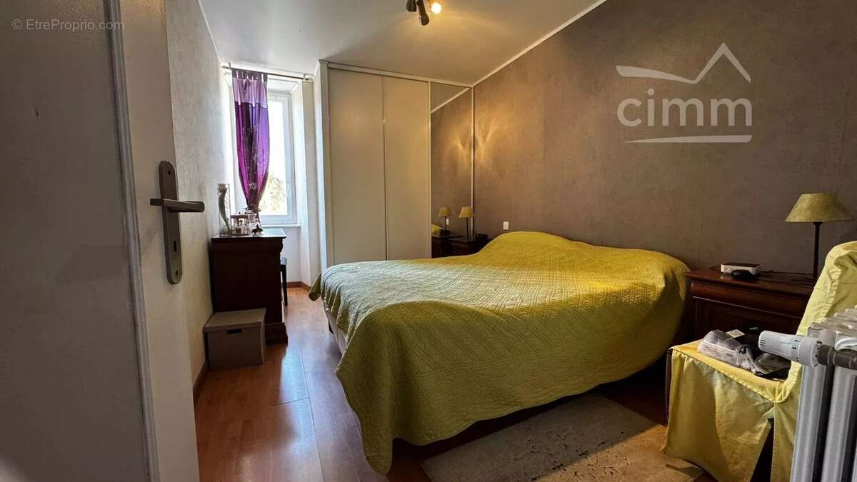 Maison à SAINT-BARTHELEMY-DE-VALS