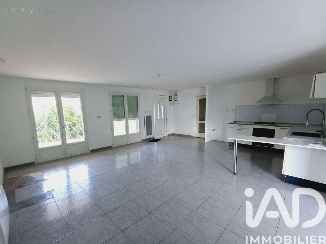 Photo 3 - Maison à SAINT-GERMAIN-D'ESTEUIL