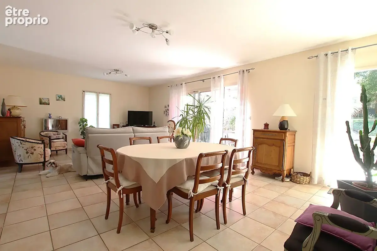 Vouillé, maison de plain-pied, 5 pièces, 116 m² habitables - photo 11