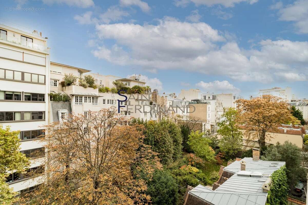 Appartement à PARIS-17E