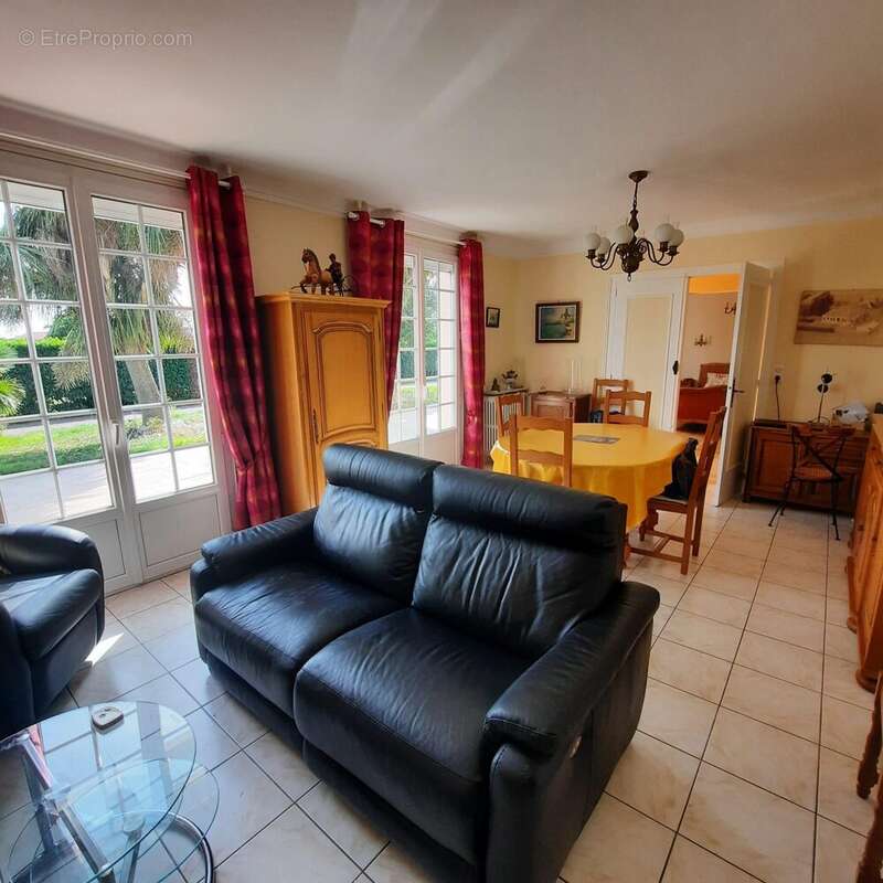 Maison à SAINT-ETIENNE-DE-MONTLUC