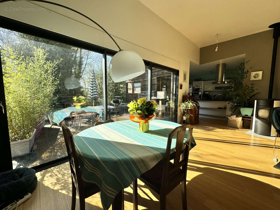 Maison à ONET-LE-CHATEAU