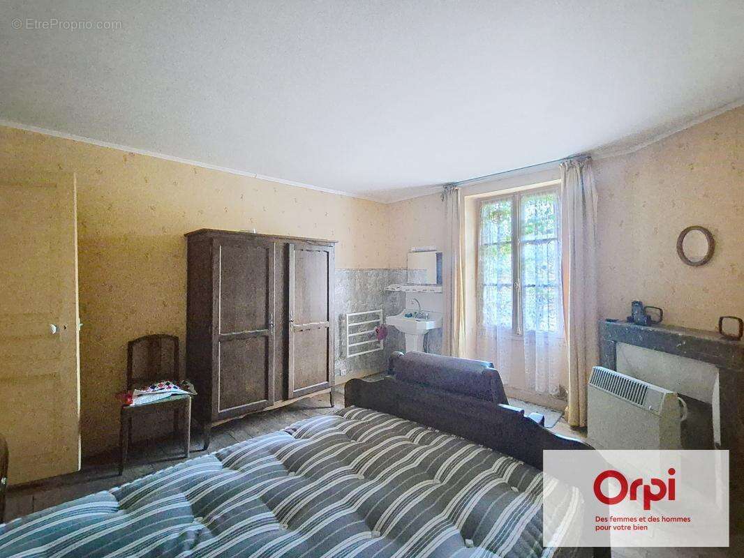 Maison à TERRASSON-LAVILLEDIEU