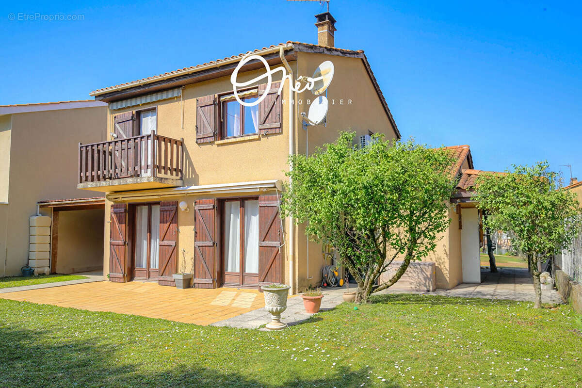 Maison à SAINT-PIERRE-DE-CHANDIEU