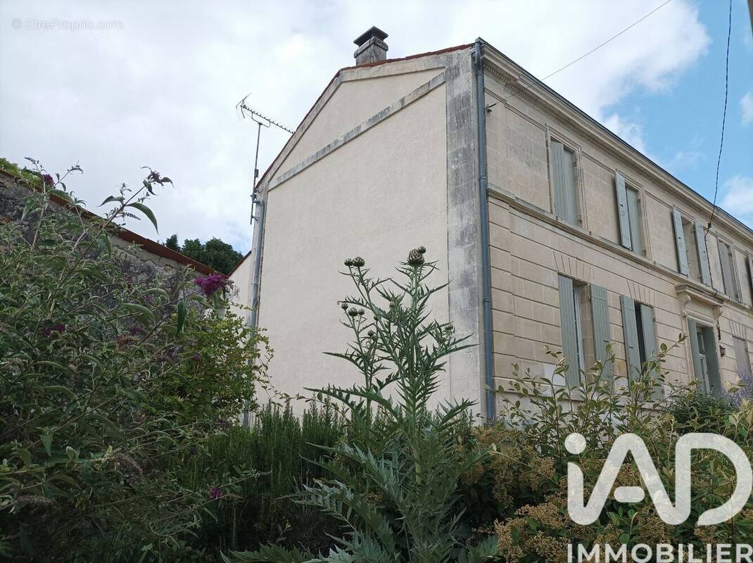 Photo 1 - Maison à CORME-ROYAL