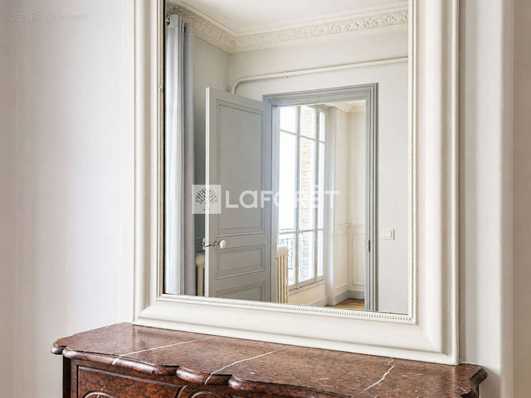 Appartement 3 pièces traversant avec le charme de l'ancien - Alésia - photo 5