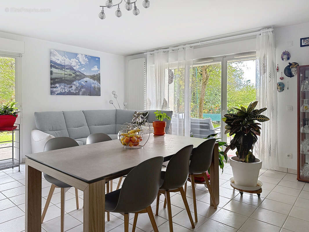 Appartement à vendre 4 pièces GEX (01) - photo 4