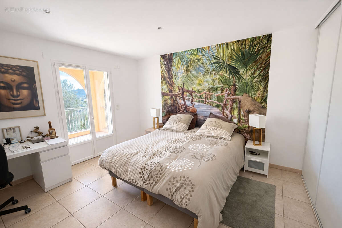 Maison à SOLLIES-VILLE