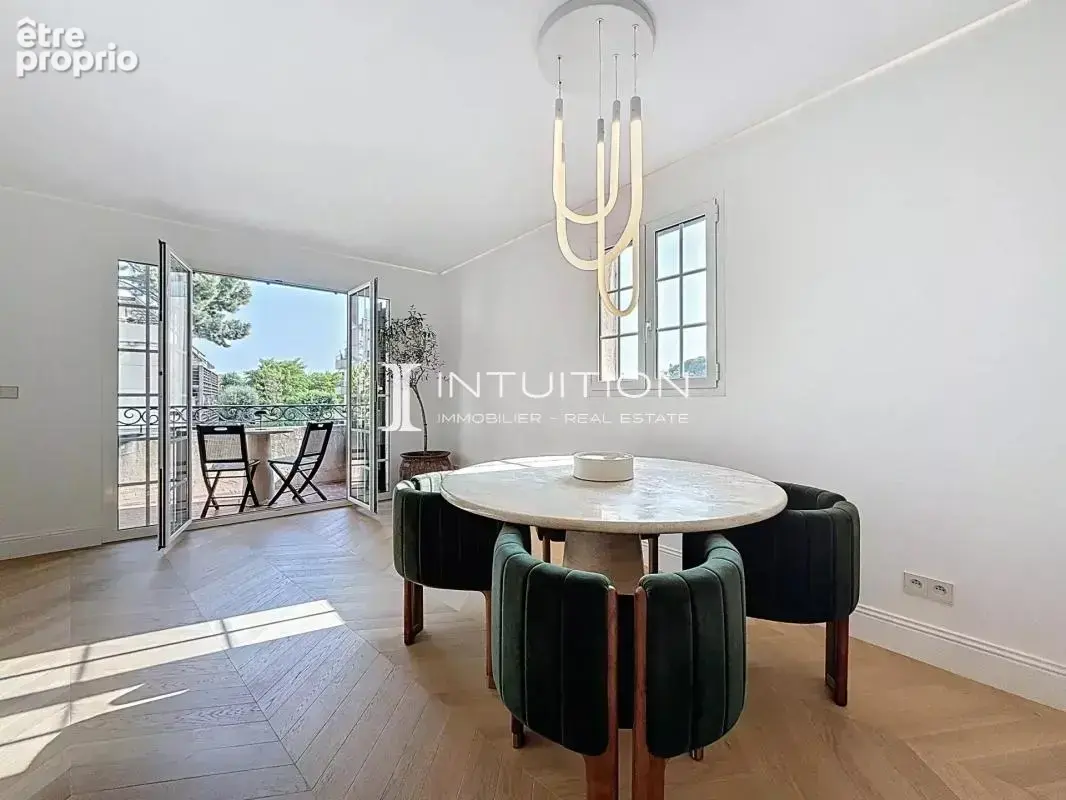 Appartement à SAINT-LAURENT-DU-VAR